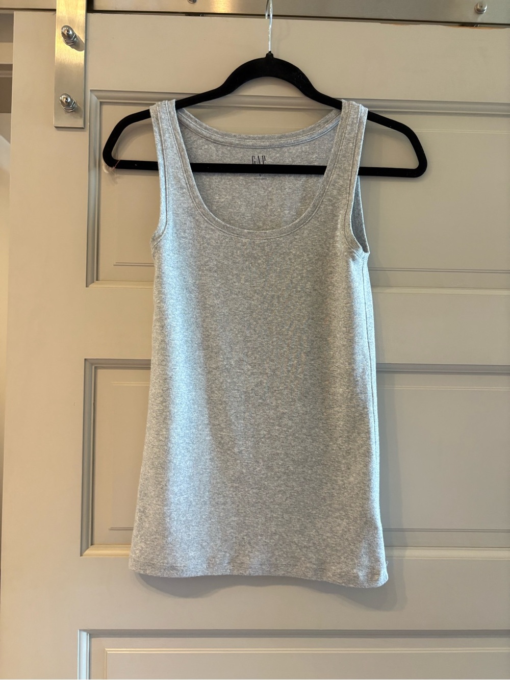 GAP Women’s Grey Tank Top - Classic Scoop Neck
